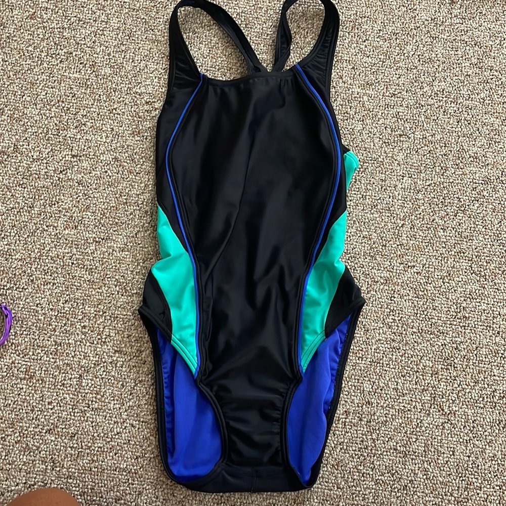speedo brand wore 1 time size 34